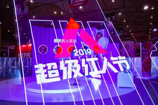  电竞主播人气爆棚带动粉丝经济