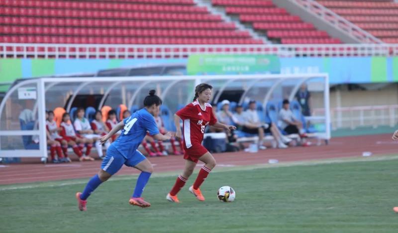  女足姑娘创历史，首次捧起洲际奖杯