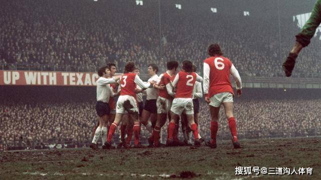  法甲霸主稳固领跑，升降级悬念持续升温