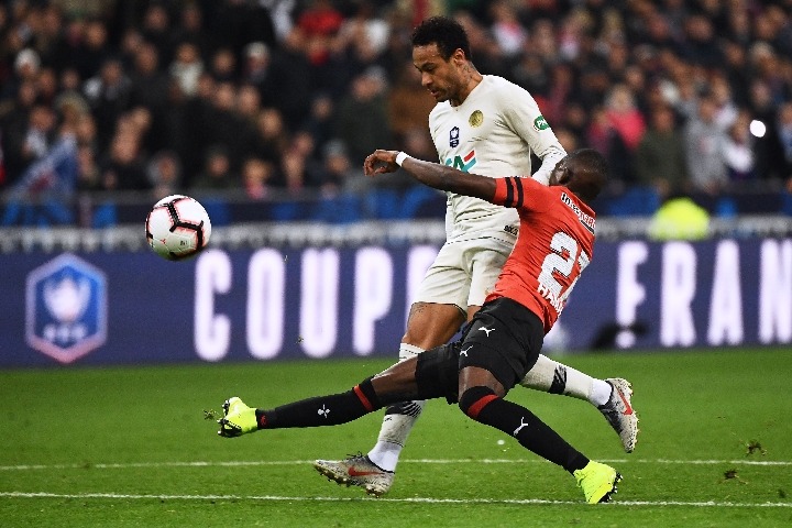  法国杯决赛，巴黎圣日耳曼轻松捧杯