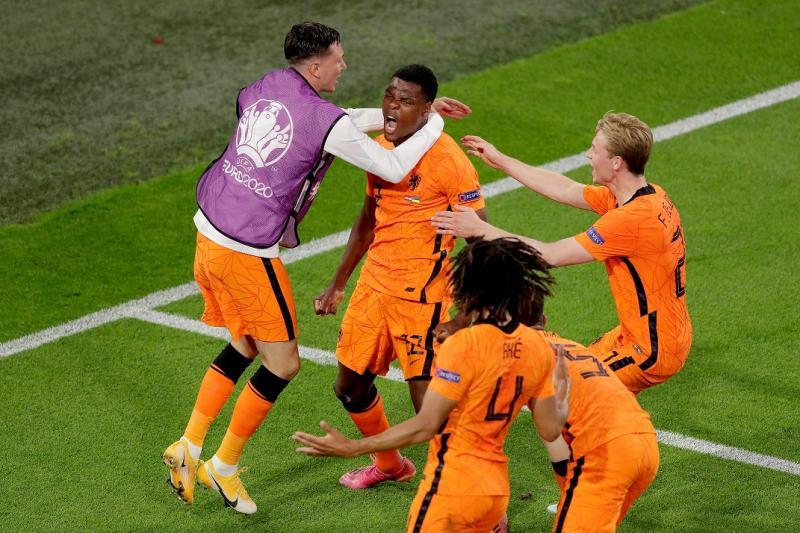  英格兰青年军刮起青春风暴