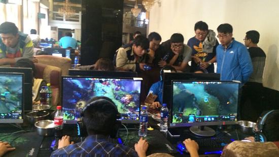 草根选手逆袭之路震撼电竞圈层