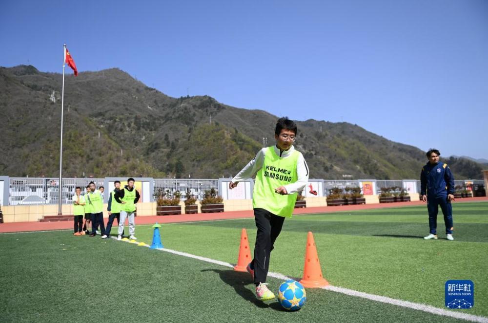 公益足球走进山区,体育精神传递温暖力量