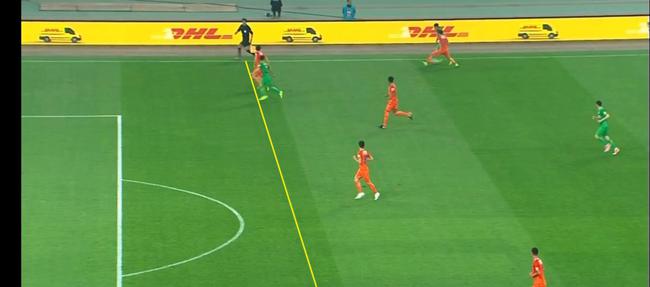  裁判判罚争议不断，VAR技术成焦点话题  