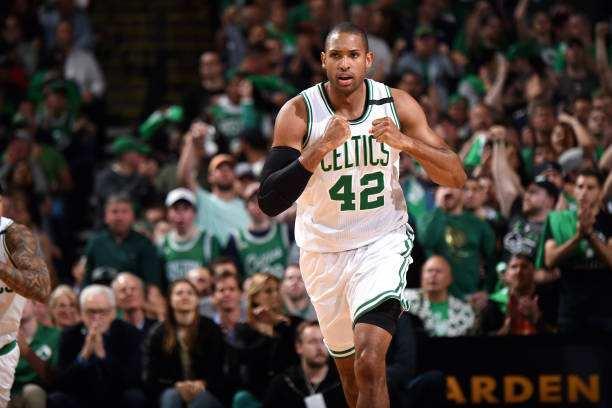  塔图姆末节爆发绿军加时险胜雄鹿